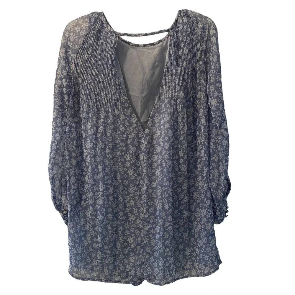 Urban Outfitters Kimchi Blue XS blue and white floral top. - Picture 2 of 7